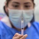 Naukowcy podzieleni w sprawie składu nowej szczepionki przeciw COVID-19