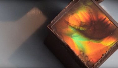 Naukowcy stworzyli pierwszą czekoladę-kameleona świecącą w kolorach tęczy