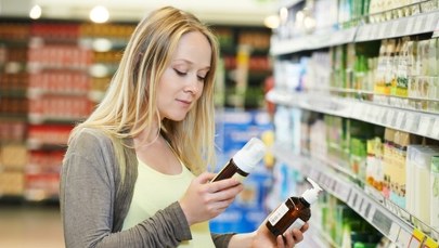 Naukowcy: Substancje w kosmetykach do makijażu mogą zagrażać ciąży