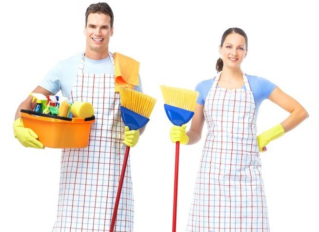 Naukowcy twierdzą, że dzięki pracom domowym mężczyźni są bardziej zrelaksowani... /123RF/PICSEL