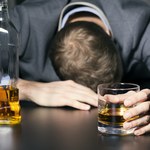 Naukowcy twierdzą, że jeden łyk alkoholu wystarczy, aby trwale zmienić mózg