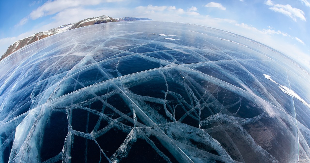Naukowcy w arktycznym jeziorze episzelfowym odnaleźli "gigantyczne" wirusy /123RF/PICSEL