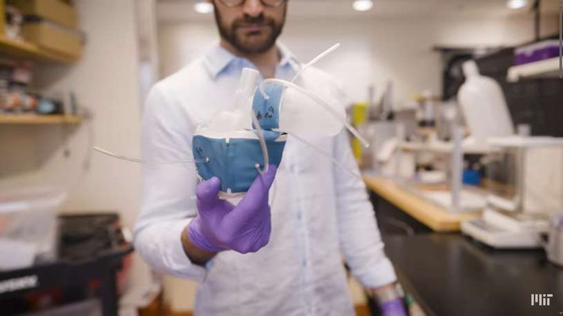 Naukowcy z MIT opracowali sztuczne serce, które pracuje jak prawdziwe /Massachusetts Institute of Technology (MIT)/zrzut ekranu /YouTube