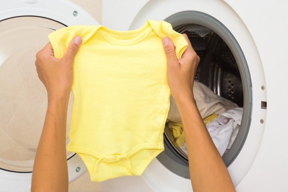 Naukowcy z NC State opracowali ekologiczne rozwiązanie – epoksydowany olej z nasion bawełny (ECSO), który pochodzi z produktu ubocznego bawełny /Shutterstock