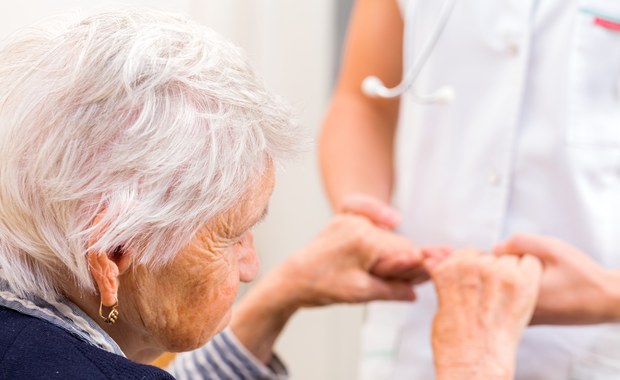 Naukowcy z Poznania badają nową metodę wykrywania choroby Alzheimera. Szukają chętnych