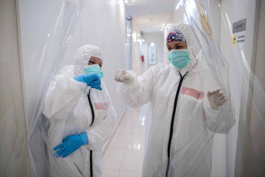 Naukowcy zbadają odporność pracowników służby zdrowia na koronawirusa //Łukasz Gągulski /PAP