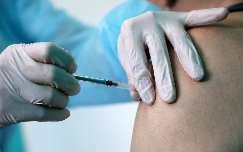 Naukowcy zidentyfikowali lek, który osłabia działanie szczepionek - to metotreksat /Jakub Kaminski/East News /East News
