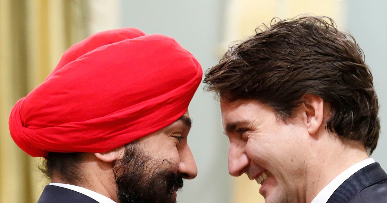 Navdeep Bains (L), minister ds. innowacji i Justin Trudeau, premier rządu Kanady /AFP