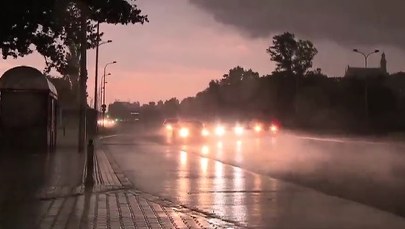 Nawałnica w Warszawie, 200 strażaków usuwa szkody