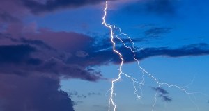 Nawałnice, lokalnie grad. Nowe ostrzeżenia IMGW i alert RCB