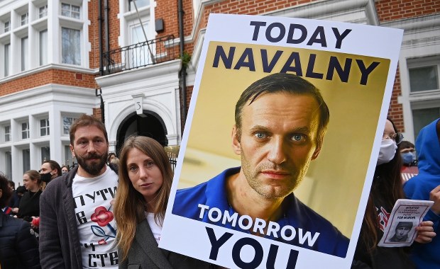 Nawalny przerwał strajk głodowy. "Życzcie powodzenia"