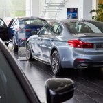 Nawet 20 proc. zniżki na "demówki". Tysiące aut zalegają u dealerów