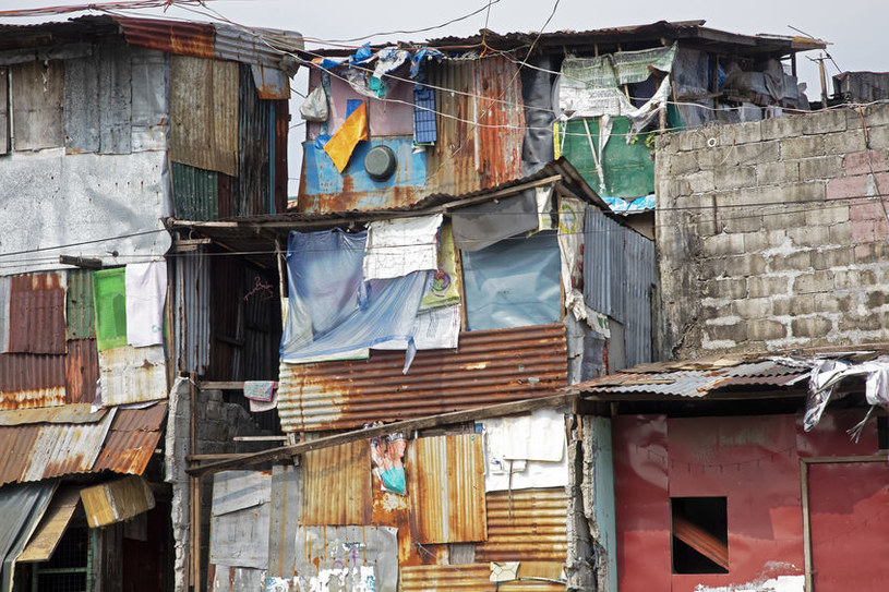 Nawet 3 mld ludzi będzie do 2050 roku mieszkać w slumsach. To niechciany efekt gwałtownej urbanizacji. Zdjęcie ilustracyjne /123RF/PICSEL