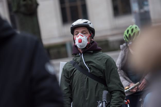 Nawet 30 miliardów złotych będzie kosztować Polskę program "Stop Smog" /AFP
