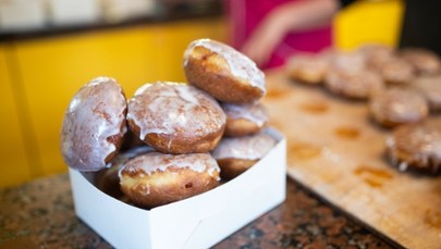 Nawet 40 żółtek i ćwierć kilo masła. "10 zł za pączka najlepszej jakości to cena uzasadniona"