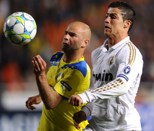 Nawet bez trzech zębów, Paulo Jorge dzielnie walczył z Cristiano Ronaldo /INTERIA.PL/AFP