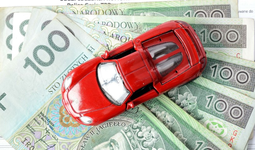 Nawet jeden dzień opóźnienia w opłaceniu ubezpieczenia OC, to surowa kara dla właściciela samochodu /Bartlomiej Magierowski /East News