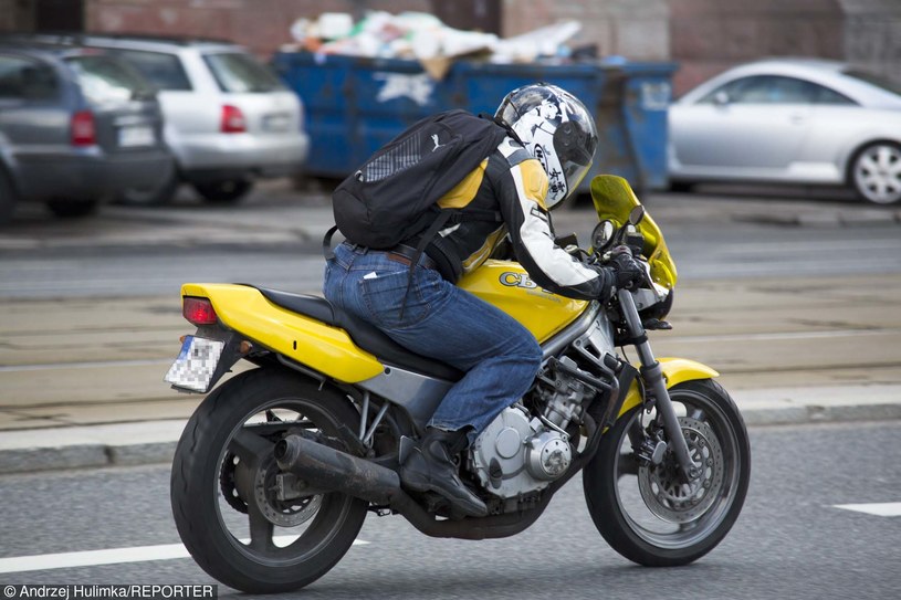 Nawet motocykl ze standardowym wydechem jest głośny, co dla niektórych motocyklistów bywa źródłem "dobrej zabawy" /Andrzej Hulimka  /Reporter