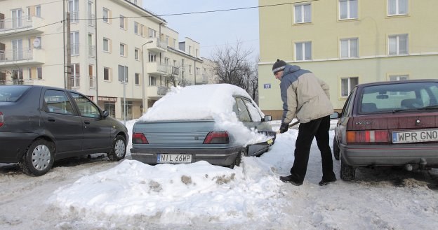 Nawet nieużywanym samochodem warto co 2-3 tygodnie przejechać kilkanaście km. /Motor