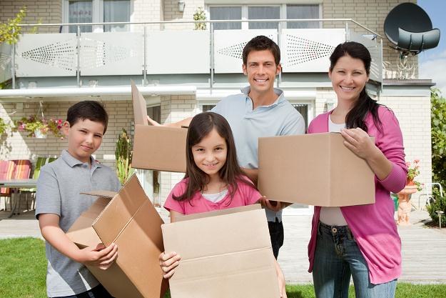 Nawet o jedną czwartą może być tańsze mieszkanie, jeśli kupi się je na kredyt w programie "RnS" /&copy;123RF/PICSEL