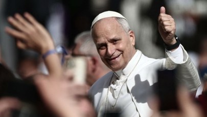 Nawet papież nie załatwi sprawy przez infolinię. Zabawna historia z bankiem