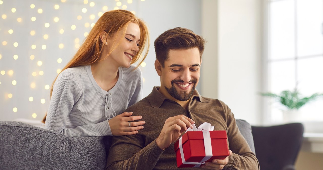 Nawet za 50 zł możemy kupić rewelacyjny prezent pod choinkę. /123RF/PICSEL