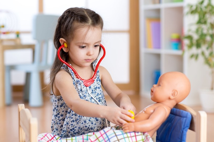 Nawilżacz pomoże zadbać o zdrowie twojego dziecka /123RF/PICSEL