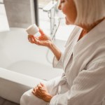 Nawilży, ukoi, odmłodzi i odświeży. Stosuj zimą, gdy swędzi całe ciało