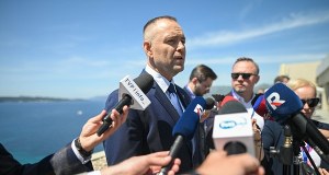 Nawrocki o Poczobucie. "Zapraszam po odbiór Orderu Orła Białego"