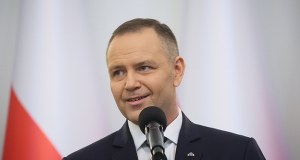 Nawrocki podpisuje ustawy i atakuje rząd. "Fałszywa opowieść"