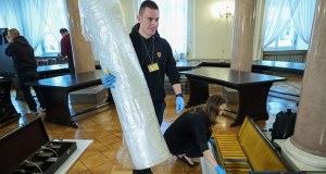 Nawrocki usuwa Okrągły Stół. "Kłuł w oczy", "Fetyszyzujecie mebel"