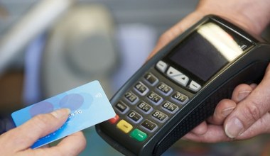 Nawyk, który pozornie nie zwraca uwagi. PKO BP i ING Bank Śląski ostrzegają