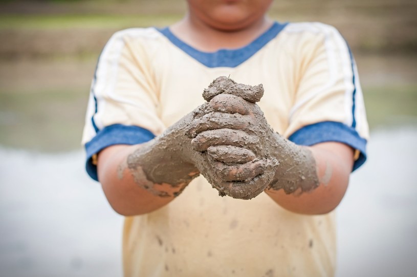 Nawyk mycia rąk należy kształtować u dzieci jak najwcześniej /123RF/PICSEL