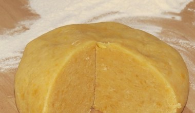 Найкраще пісочне тісто, воно тане у роті. Яблучний пиріг буде таким смачним, що миттєво зникне зі столу