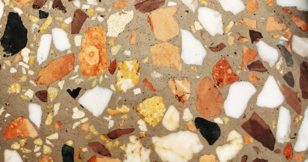 Найпопулярнішим залишається саме підлогове ластрико - суміш мармурового, гранітного або базальтового щебеню, цементу, води та барвника /Domena publiczna