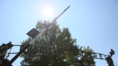 Nazistowskie pozdrowienie przed Auschwitz. Zaproponowali kary dla siebie
