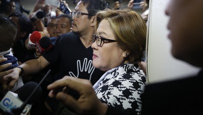 Nazwała prezydenta socjopatą, krytykowała wojnę z narkotykami. Senator zatrzymana