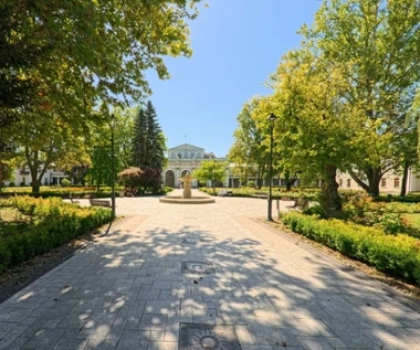 Nazywają go polską Toskanią. Seniorzy uwielbiają to uzdrowisko