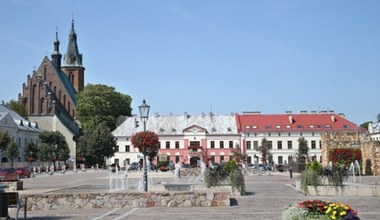 Nazywają go srebrnym miastem. Leży rzut beretem od Krakowa i oferuje wiele atrakcji 