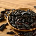 Nazywana jest meksykańską wanilią. Ciastom i deserom nadaje ekskluzywny smak