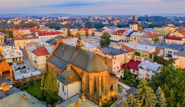 Nazywane jest "miastem szkła". Idealne miejsce na zwiedzanie bez tłumów