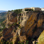 Nazywane jest miastem w chmurach. Można tam dojechać pociągiem