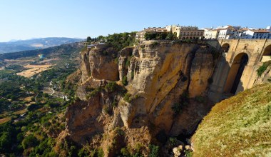 Nazywane jest miastem w chmurach. Można tam dojechać pociągiem