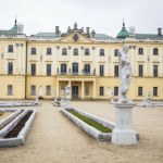 Nazywany jest "Wersalem Podlasia". Barokowy ogród zachwyca także zimą