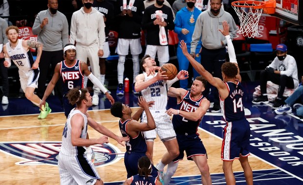 NBA: Kolejne mecze są odwoływane, prawie 70 zawodników w izolacji