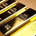 NBP przewiduje cenę złota poniżej tysiąca dolarów za uncję