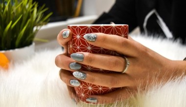 Не червоний і не блискітки. Це найкращий манікюр для свят