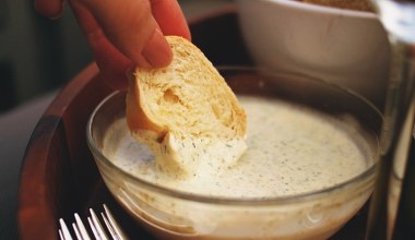 Не купуйте в магазині - зробіть власноруч і приємно здивуйте гостей: рецепт ідеального майонезу