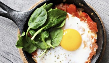 Не лише зелень і бекон. Ці додатки змінять звичну яєчню