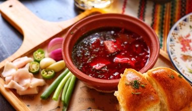 Не оцет і не лимон. Лише один інгредієнт робить борщ насичено-червоним 